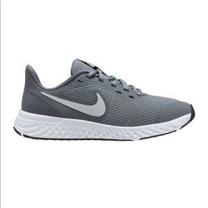 Nike revolution 5 sneaker